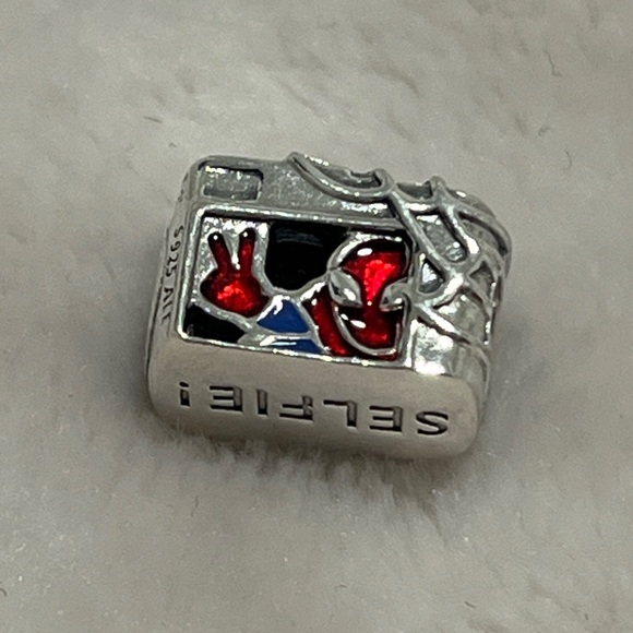 Pandora x Marvel Spiderman Camera Charm - Picture 2 of 4